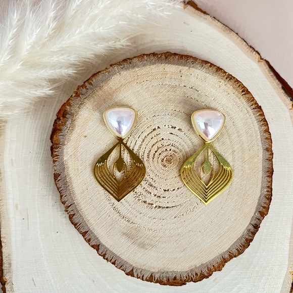 Delicate Art Deco-Inspired Dangle Earrings- Gold Elegant Stylish Earrings - Picture 9 of 16